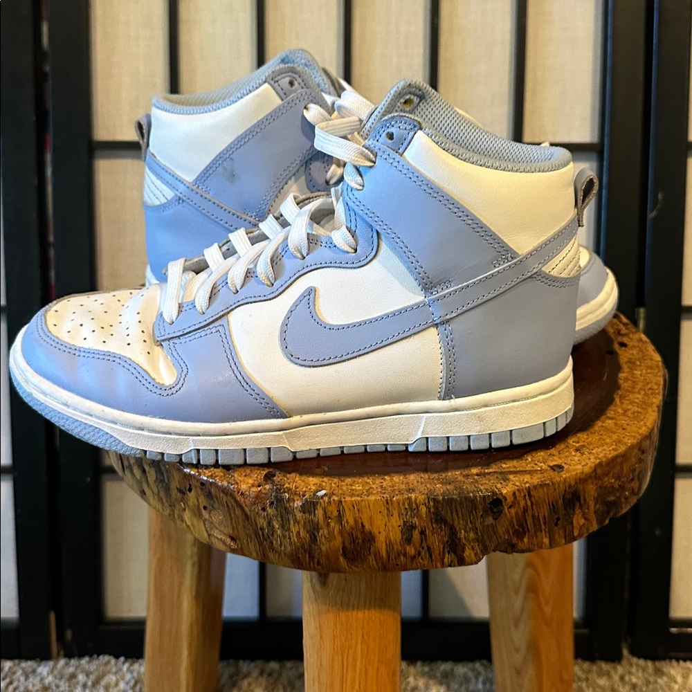 Nike Women's Hi Top Sneakers EUC - Light Blue and White 6.5